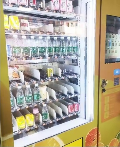 耐久性と便利性のために自動自動販売機の特許隔離ドアとデジタルリスト